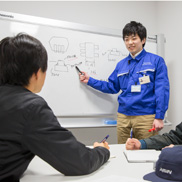 1・3年次全学生必修のインターンシップ