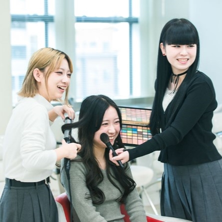 国際理容美容専門学校