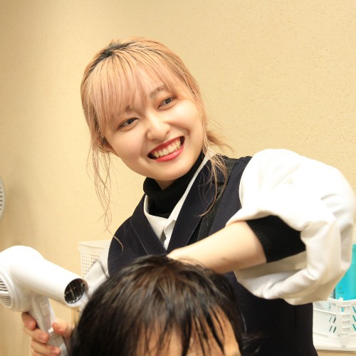 日本美容専門学校