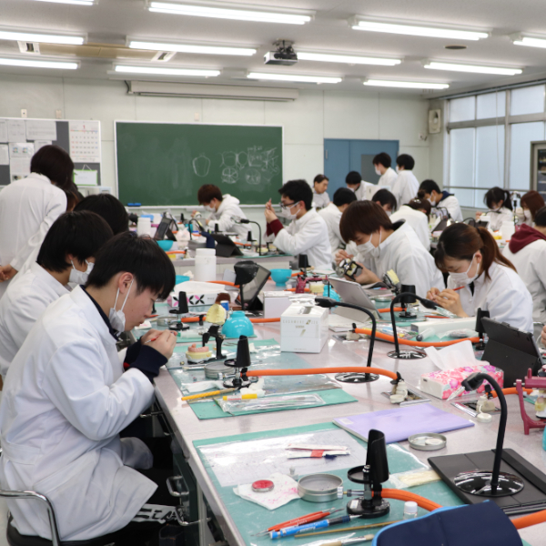 埼玉歯科技工士専門学校2