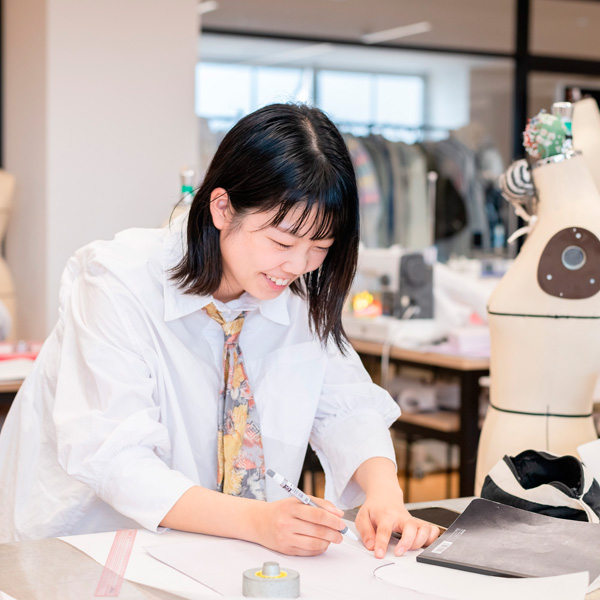 愛知文化服装専門学校