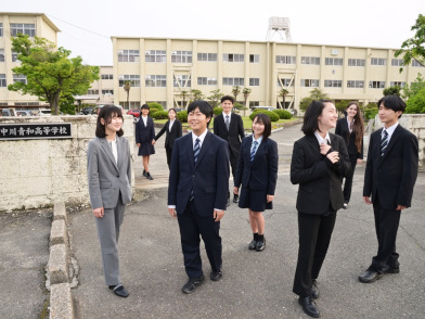 中川青和高等学校の制服