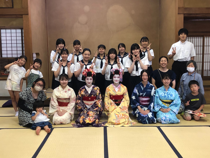 山形県　山形市立商業高校　産業調査部のみなさん1