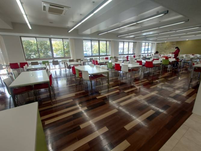 奈良学園大学の学食