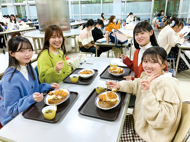 川口短期大学の学食