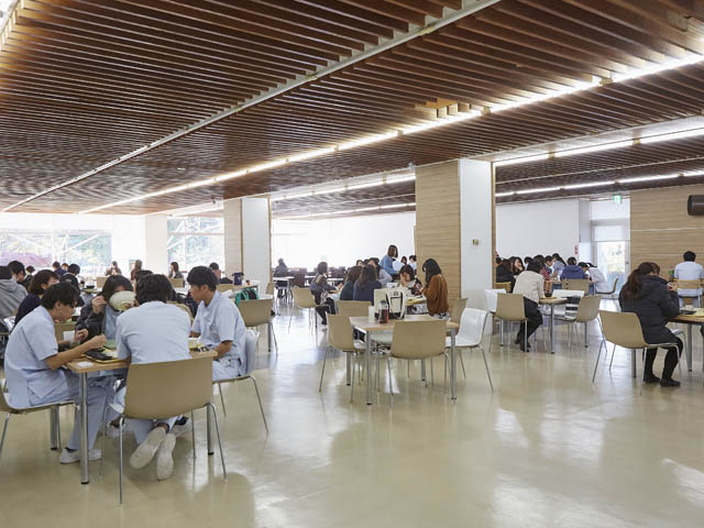 明海大学の学食