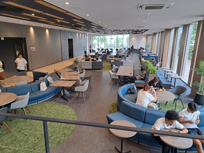 山梨学院大学の学食