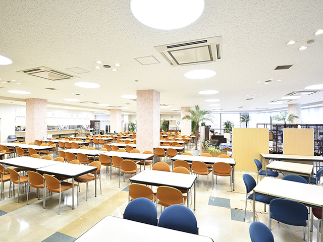 学生ラウンジ:いつでも自由に使え、Wi-Fi(無線LAN)も利用できます。