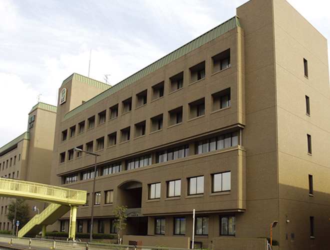 第一学舎:大人数講義の大教室や、学内イベント、地域連携イベント等を行う400ホールなど、短大で一番大きな学舎。