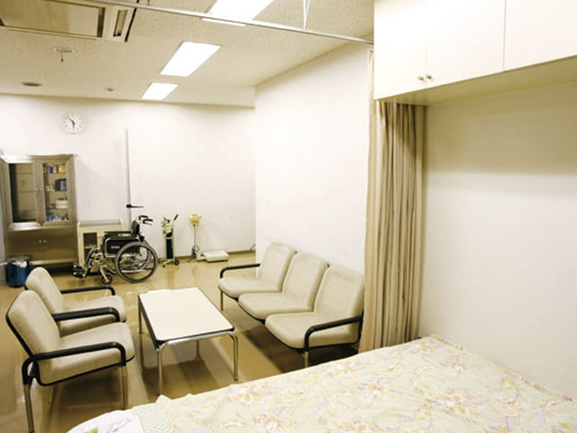 保健センター：ケガや体調不良のとき看護師が対応します。