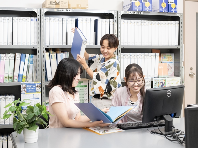 就職室：１年次から就活をサポートします。