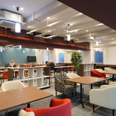 教育学部棟（星が丘キャンパス）：実際の保育所や学校に近い環境で学ぶ施設が整っています