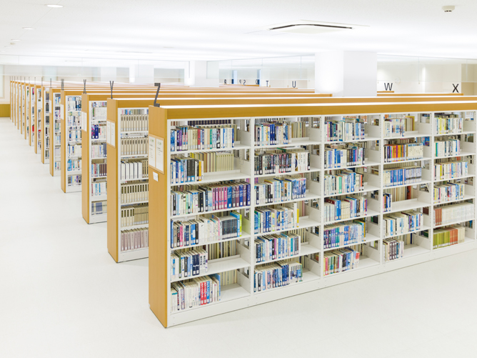 図書館：地上3階・地下1階建ての図書館