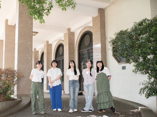 講堂：国の有形文化財として登録されています。