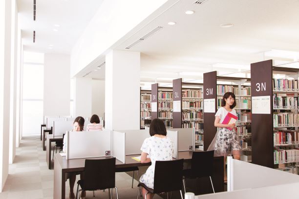 金城学院大学の図書館