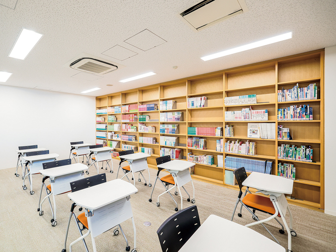 名古屋葵大学の図書館