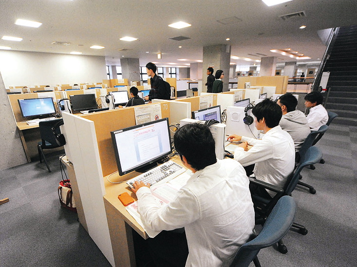 沖縄国際大学の図書館