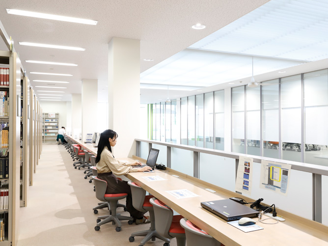 静岡産業大学の図書館