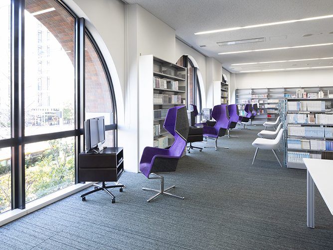 武蔵野大学の図書館