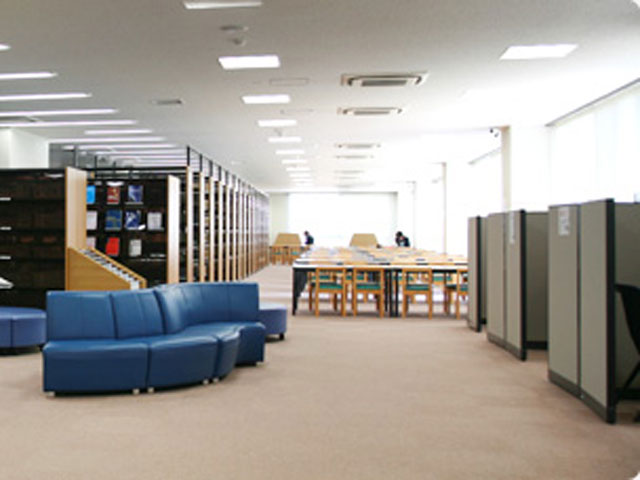 川口短期大学の図書館
