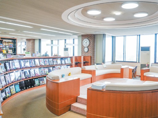 香蘭女子短期大学の図書館