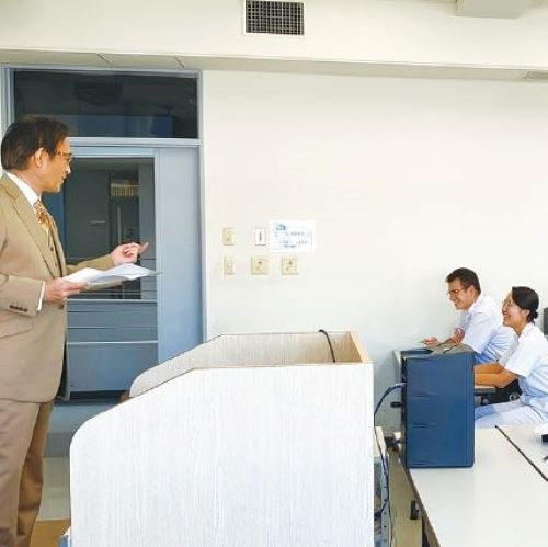 国際関係学科