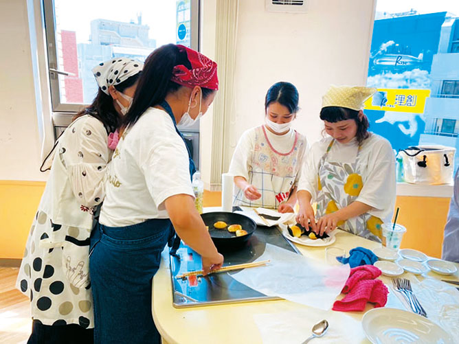 調理・お菓子作りの実習にはIH完備の調理室
