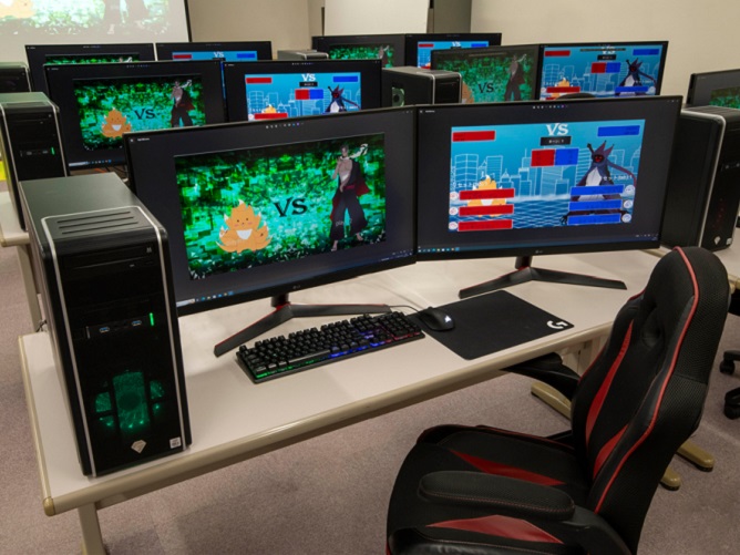 放熱性の高いタワー型のデスクトップ、作業効率を高めるマルチディスプレイを採用したハイスペックＰＣを導入しています！