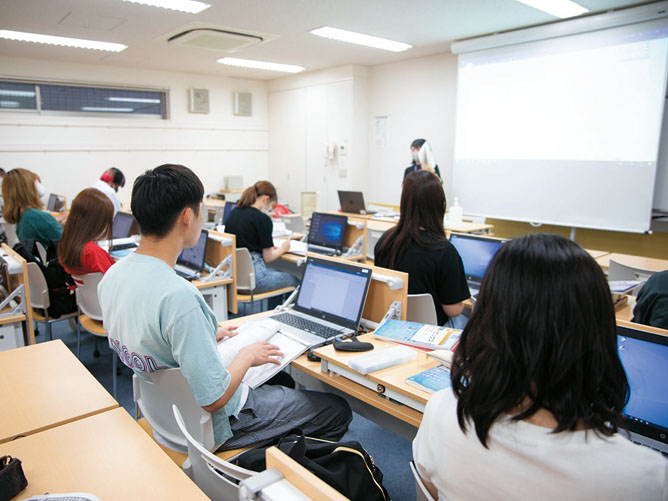 社会人として必要な技術が身につくパソコン室