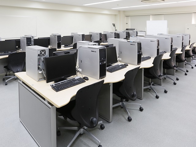 専門資格だけでなく、実務で必須のPC操作もしっかり身につける
