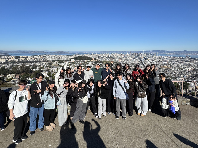 高台で集合写真