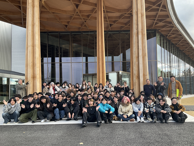 1・2年生合わせて100名（25年度）程です。