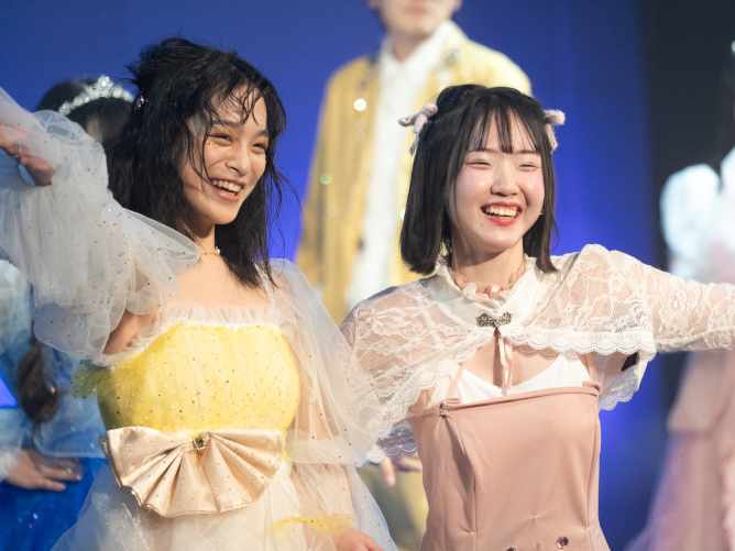 舞台上でのライブヘアメイク！（2組）